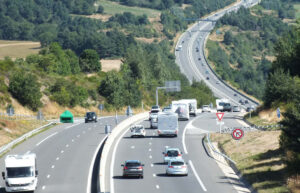 Nëse nuk respektoni këtë shenjë të trafikut dënoheni me 135 euro gjobë!